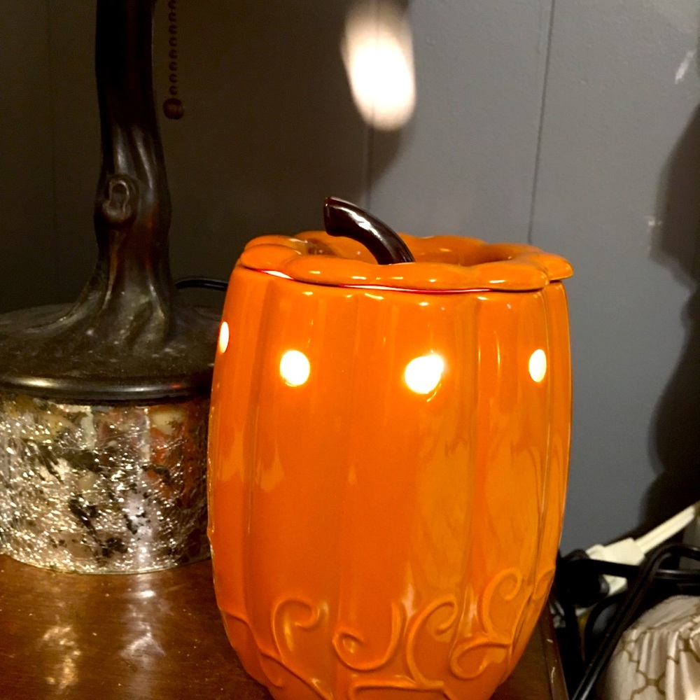 Tuscany full-size wax Warmer fallautumn pumpkin fragrance w/scroll desig…